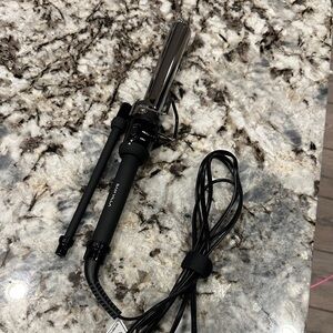 Sam Villa Salon Curling Iron. 1” barrel. Not used.
